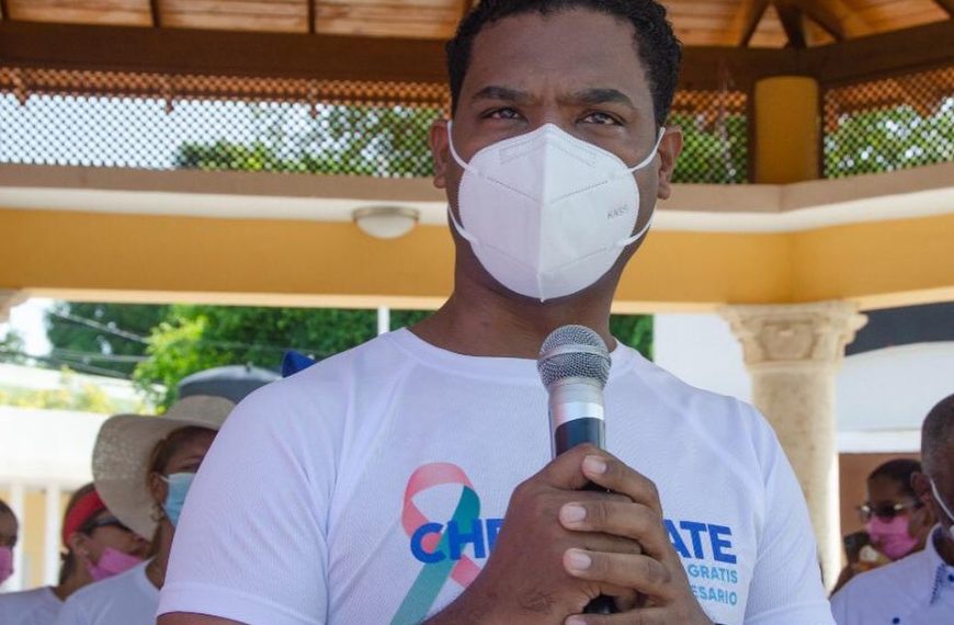 Hospital Regional Taiw&aacute;n 19 de Marzo realiza caminata contra el C&aacute;ncer de Mama y Pr&oacute;stata