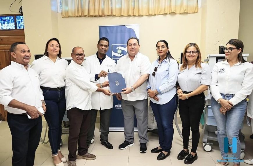 El Doctor Mario Lama, Director Ejecutivo del SNS, impulsa la salud en Azua con inversi&oacute;n millonaria en equipamiento m&eacute;dico